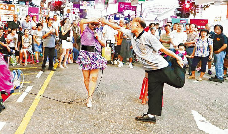 在香港，有條萬人朝圣的街即將被“殺”