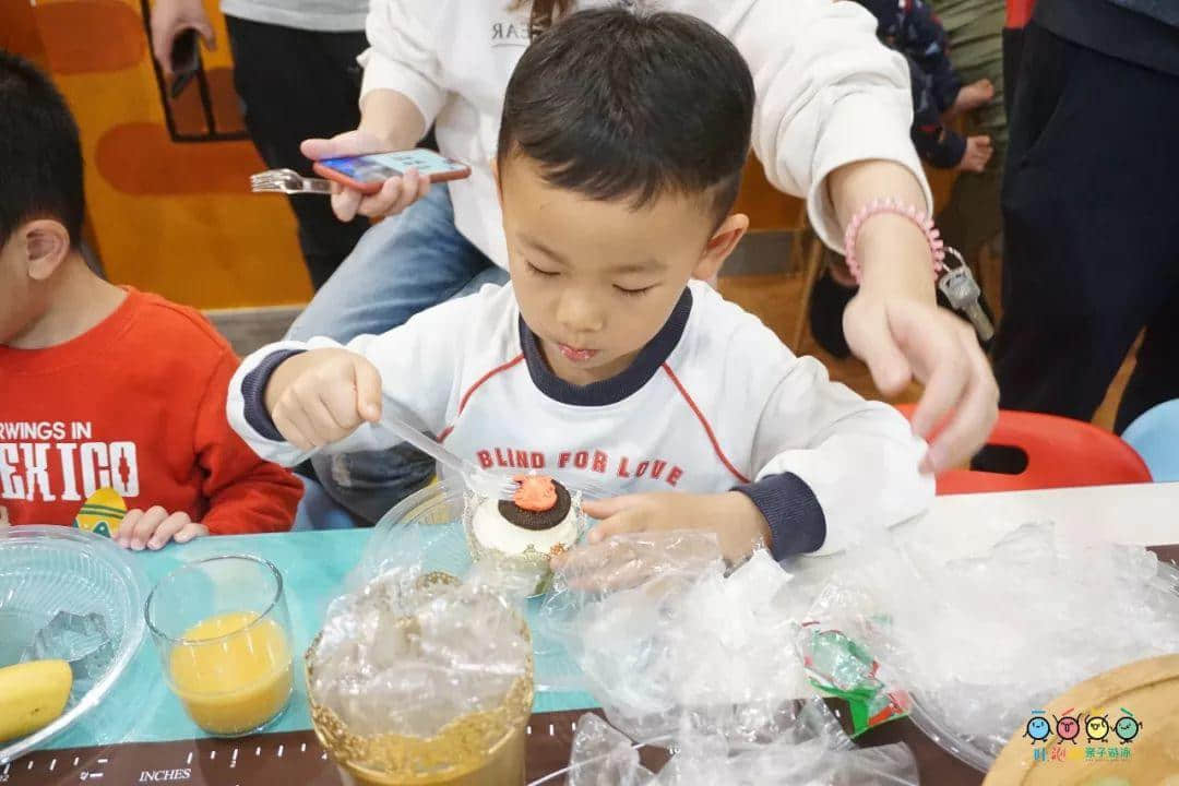 吐泡泡天河店周年慶典“圣誕歡樂(lè)頌 親子水上趴”引爆廣州親子游泳圈