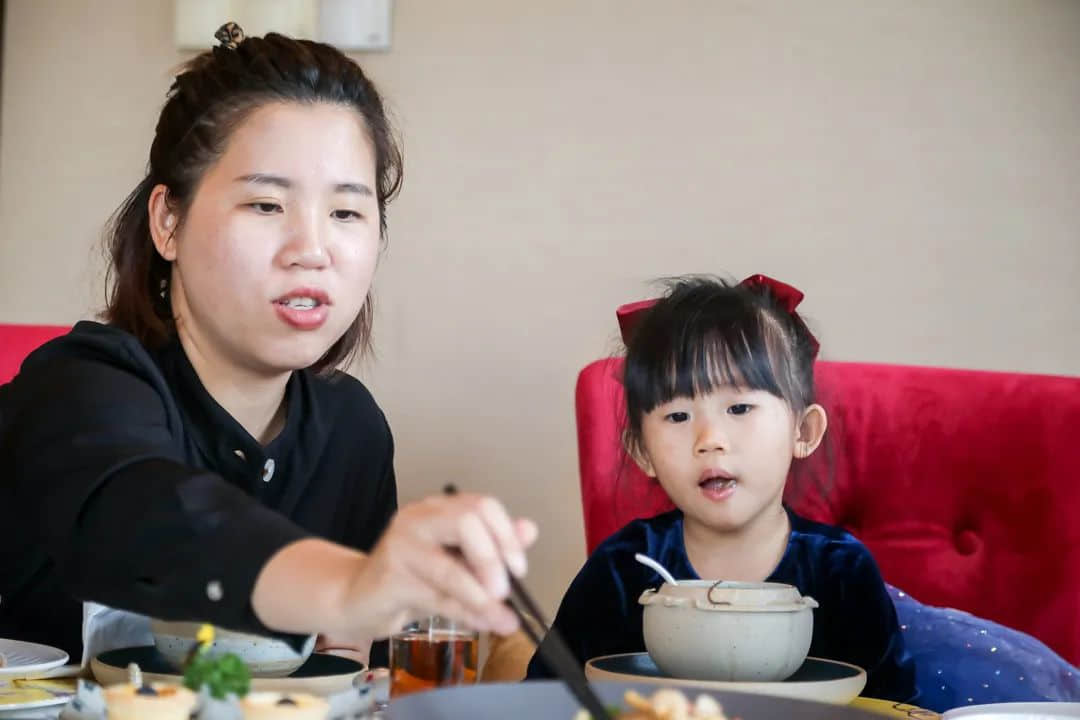 廣東人的餐桌禮儀：不僅要尊重人，也要尊重食物