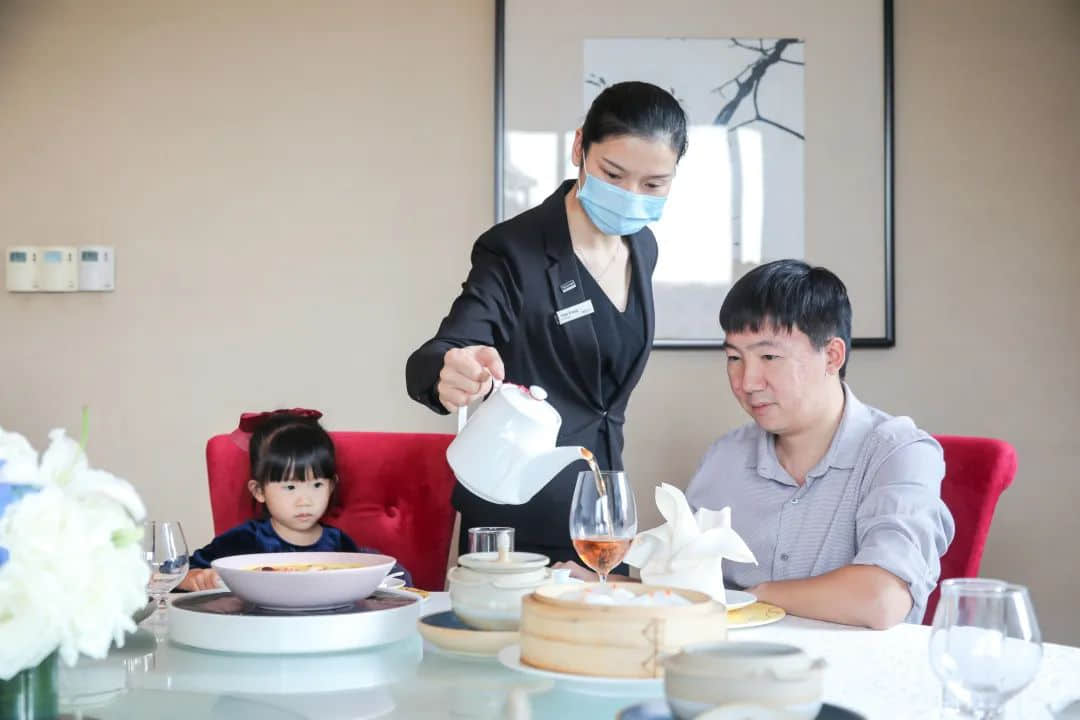 廣東人的餐桌禮儀：不僅要尊重人，也要尊重食物