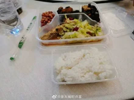 “為年會奮不顧身的我，穿上了老婆的蓬蓬裙......”