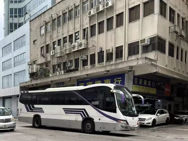 內地平價旅游團逼爆香港：公廁前吃杯面，一天跑12個景點