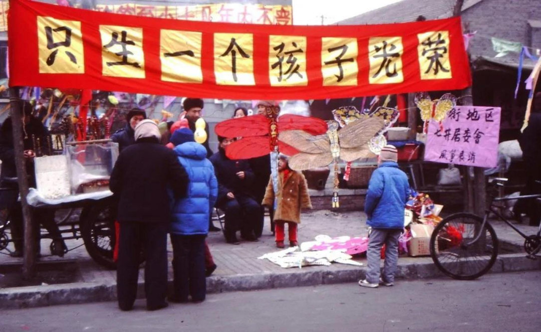 20萬香港雙非兒童：有人遭母親遺棄，有人5點(diǎn)起床跨境上學(xué)